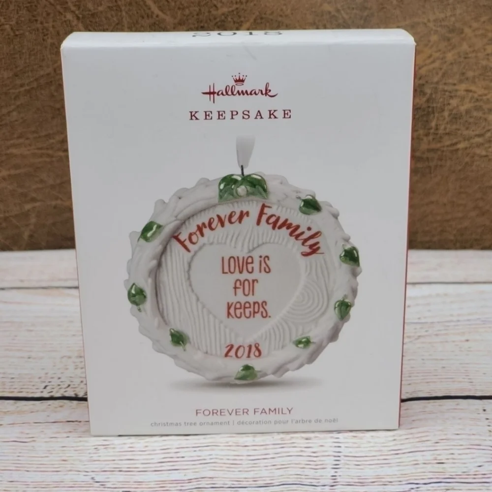 HALLMARK Ornament 2018 Forever Family‎ 👪